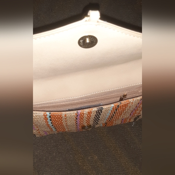 Justfab small 10×7 leathery/straw like woven purse with gold hardware brand new - Picture 3 of 5